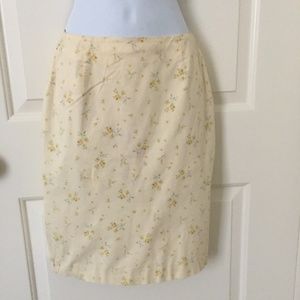 Jones & Company Women Pastel light Yellow Skirt. Size 2.